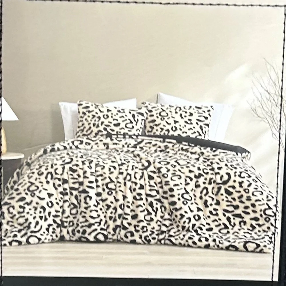 Studio Nior Ivory and Black Ultra Soft Faux Fur Print Queen Comforter Set 90”x90